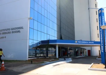 AGU amplia ações regressivas que obrigam condenados por feminicídio a ressarcir pensões pagas pelo INSS; processos cresceram mais de oito vezes em três anos.