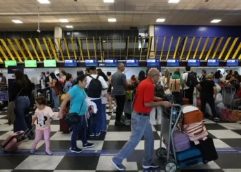 Governo federal anuncia investimento de R$ 4,6 bilhões para ampliar e modernizar 11 aeroportos em quatro estados, com expectativa de gerar mais de dois mil empregos e aumentar a capacidade de passageiros.