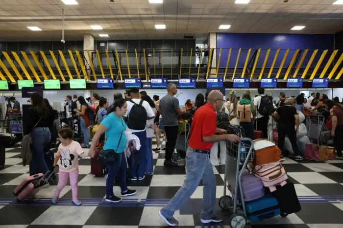 Governo federal anuncia investimento de R$ 4,6 bilhões para ampliar e modernizar 11 aeroportos em quatro estados, com expectativa de gerar mais de dois mil empregos e aumentar a capacidade de passageiros.