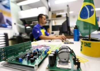 Censo Escolar 2025 mostra crescimento de 68,4% nas matrículas da educação profissional e tecnológica, que superam 3,1 milhões de alunos no Brasil, impulsionadas por políticas públicas e integração com o ensino médio.