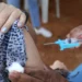 Cobertura vacinal contra HPV atinge 95,81% entre adolescentes de 9 a 14 anos em São Paulo, ampliando a prevenção contra cânceres associados ao vírus.