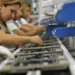 Governo revisa tarifas de importação de smartphones e eletrônicos, zera imposto de 105 itens e reduz impacto ao consumidor para apenas 0,04%.