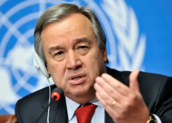 António Guterres pede cessar-fogo imediato no Oriente Médio após novos ataques e alerta que a escalada militar ameaça a paz e a segurança internacionais.