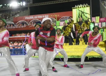 TV Brasil exibe ao vivo os desfiles da Série Prata do Carnaval do Rio, direto da Intendente Magalhães, nos dias 15 e 16, com exclusividade na TV e no YouTube.