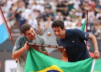 João Fonseca e Marcelo Melo vencem a final de duplas do Rio Open por 2 sets a 1 e garantem o título no torneio ATP 500 disputado no Rio de Janeiro.