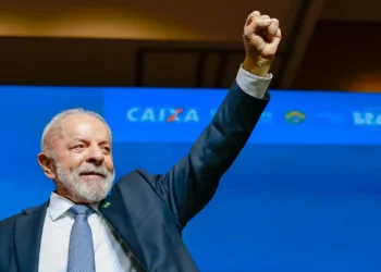 Lula critica Romeu Zema por não apresentar projetos de prevenção a desastres, apesar de R$ 3,5 bilhões do PAC, e defende cidades mais resilientes.