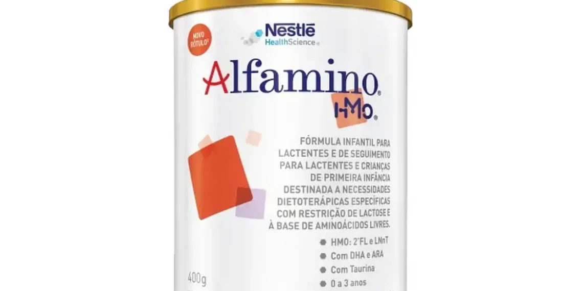 Anvisa determina suspensão e recolhimento de 10 lotes da fórmula infantil Alfamino, da Nestlé, após identificar nutrientes acima do limite. Empresa contesta resultados.