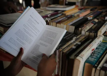 Prêmio Sesc de Literatura 2026 está com inscrições abertas até 2 de março para obras inéditas. Vencedores recebem R$ 30 mil, publicação do livro e participação em eventos culturais.