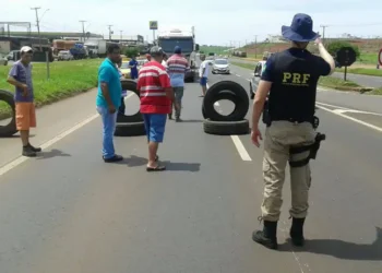 PRF inicia a Operação Carnaval 2026 com reforço na fiscalização contra álcool ao volante, excesso de velocidade e ultrapassagens proibidas nas rodovias federais.