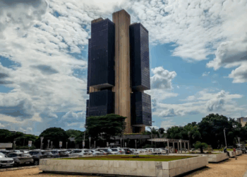 Juros Do Cartão De Crédito Disparam E Chegam A 424% Ao Ano No Brasil