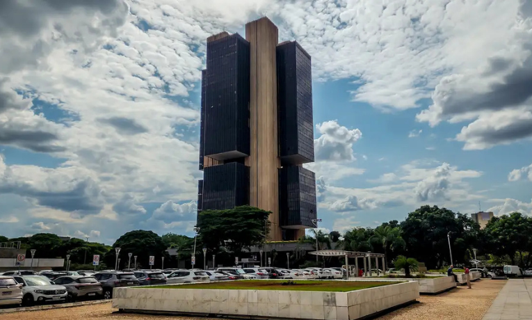 Juros Do Cartão De Crédito Disparam E Chegam A 424% Ao Ano No Brasil