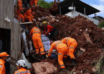 Defesa Civil Nacional autoriza repasse de R$ 6,196 milhões para sete municípios atingidos por desastres naturais em MG, PI e RS. Valores serão usados em ações emergenciais.