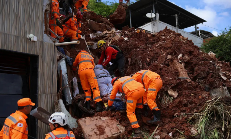 Defesa Civil Nacional autoriza repasse de R$ 6,196 milhões para sete municípios atingidos por desastres naturais em MG, PI e RS. Valores serão usados em ações emergenciais.