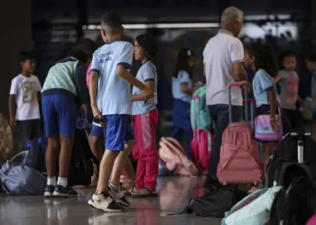 Censo Escolar 2025 revela que 25,8% dos alunos da rede pública estudam em tempo integral, indicando avanço da modalidade e cumprimento da meta do PNE.