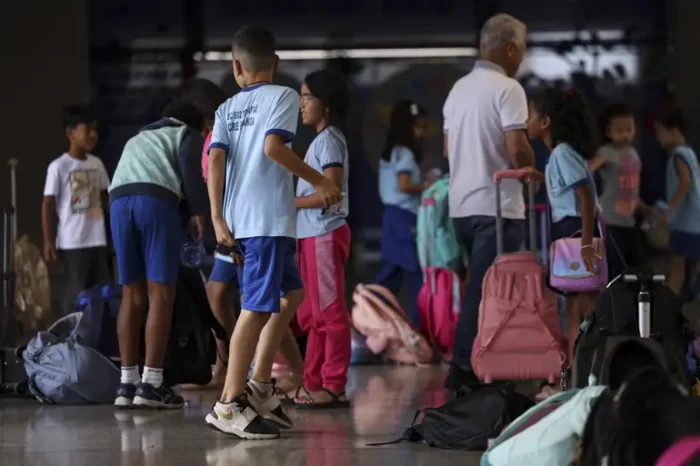 Censo Escolar 2025 revela que 25,8% dos alunos da rede pública estudam em tempo integral, indicando avanço da modalidade e cumprimento da meta do PNE.
