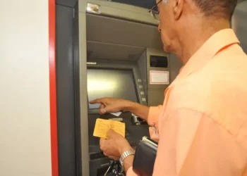 Agências bancárias retomam atendimento nesta Quarta-Feira de Cinzas a partir das 12h. Boletos vencidos no carnaval podem ser pagos sem multa.