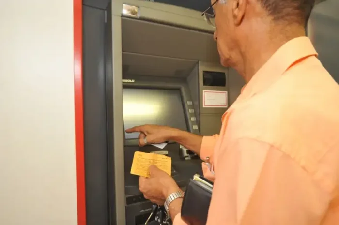 Agências bancárias retomam atendimento nesta Quarta-Feira de Cinzas a partir das 12h. Boletos vencidos no carnaval podem ser pagos sem multa.