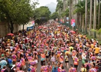 Bloco da Anitta e Mulheres de Chico lideram a programação do último sábado de carnaval no Rio, que espera 6,8 milhões de foliões.