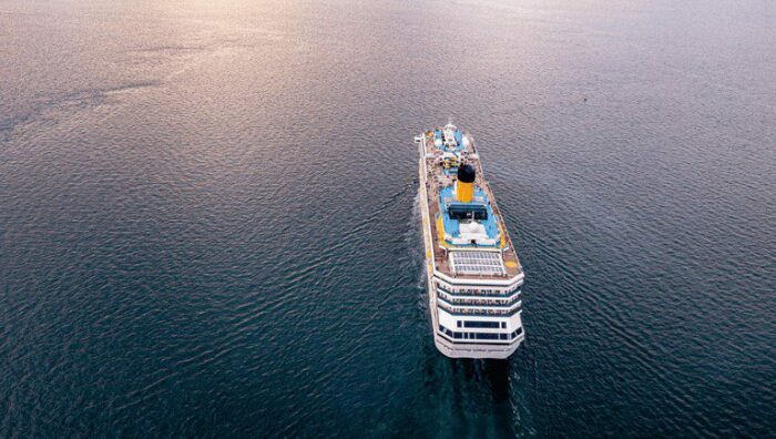 Cerca de 40 mil turistas devem aproveitar o Carnaval 2026 em cruzeiros pela costa brasileira, com impacto econômico relevante para destinos turísticos.