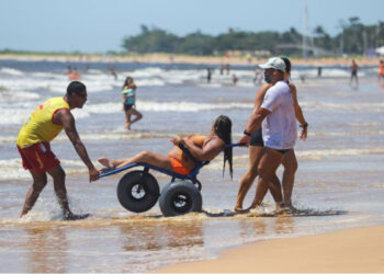 Projeto de Lei 799/2025 propõe a criação do Programa Estadual de Turismo Inclusivo no ES, com diretrizes para tornar destinos e serviços turísticos mais acessíveis a PCDs e pessoas neurodiversas.