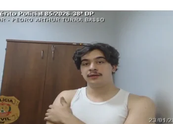 O STJ negou habeas corpus ao piloto Pedro Arthur Turra Basso, de 19 anos, mantendo sua prisão preventiva por lesão corporal grave contra um adolescente em Brasília.