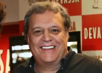 Morre aos 78 anos o ator e diretor Dennis Carvalho, responsável por sucessos como Vale Tudo, Anos Rebeldes e Sai de Baixo. Família não divulgou a causa da morte.