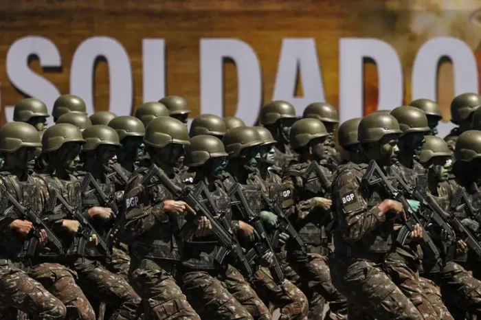 Mulheres de 18 anos selecionadas para o Serviço Militar Inicial Voluntário Feminino 2025 devem comparecer até sexta-feira para a seleção complementar. Etapa inclui exames, entrevistas e avaliação física nas Forças Armadas.