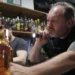 Após casos e mortes por intoxicação por metanol em 2025, estados reforçam alertas e fiscalização no Carnaval para evitar consumo de bebidas alcoólicas adulteradas.
