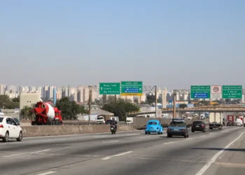 Roubos de veículos caem 41% em São Paulo em janeiro de 2026, atingindo menor nível em 26 anos, segundo dados da SSP.