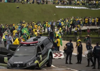 Alexandre de Moraes vota no STF pela rejeição de recursos de ex-integrantes da PMDF condenados por omissão nos atos de 8 de janeiro de 2023.