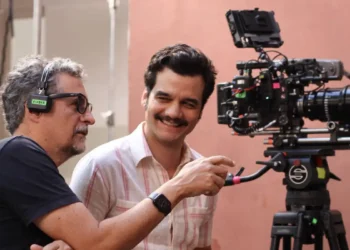 O filme brasileiro O Agente Secreto, de Kleber Mendonça Filho, venceu o Spirit Awards 2026 como Melhor Filme Internacional, destacando o cinema nacional no cenário mundial.