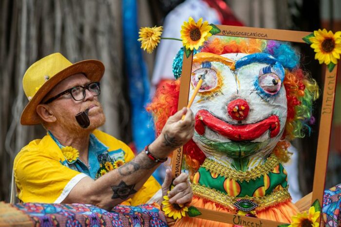 Turismo internacional deve movimentar US$ 185,7 milhões no Brasil durante o Carnaval 2026, com crescimento de quase 10% e alta de 21% na compra de passagens aéreas.