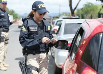 Operação Carnaval 2026 da PRF registra queda nos acidentes, feridos e flagrantes de embriaguez ao volante nas rodovias federais em comparação aos últimos anos.