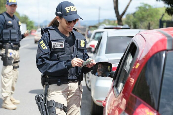 Operação Carnaval 2026 da PRF registra queda nos acidentes, feridos e flagrantes de embriaguez ao volante nas rodovias federais em comparação aos últimos anos.