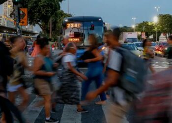 Negociações salariais registram 94% de reajustes acima da inflação em janeiro, com ganho real médio de 2,12%, segundo o Dieese.