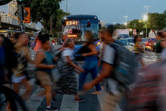 Negociações salariais registram 94% de reajustes acima da inflação em janeiro, com ganho real médio de 2,12%, segundo o Dieese.