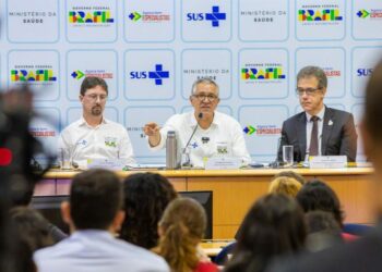 Ministério da Saúde anuncia 3 mil novas vagas de residência médica e a contratação de 900 especialistas para ampliar o atendimento no SUS e reduzir a falta de profissionais no país.