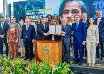 Presidente Lula afirma que combater o feminicídio é responsabilidade de toda a sociedade, especialmente dos homens, durante lançamento do Pacto Nacional Brasil contra o Feminicídio.