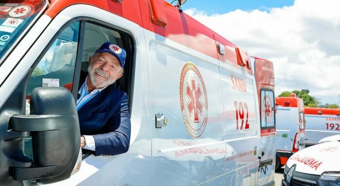 Presidente Lula anuncia R$ 815 milhões do Novo PAC Saúde para transporte de pacientes do SUS, novos tomógrafos e equipamentos hospitalares, ampliando cirurgias e atendimentos no Brasil.