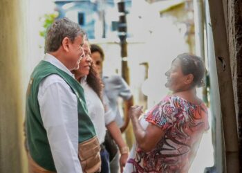 Equipes de Saúde da Família e UBS aplicam triagem em milhões de lares para identificar risco de insegurança alimentar e orientar políticas públicas integradas no Brasil.