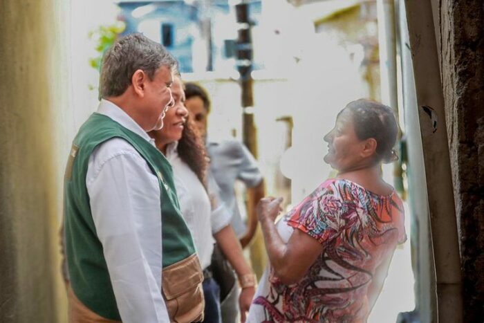 Equipes de Saúde da Família e UBS aplicam triagem em milhões de lares para identificar risco de insegurança alimentar e orientar políticas públicas integradas no Brasil.