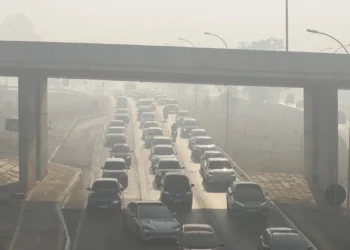 Relatório do MMA aponta que concentração de poluentes ultrapassou limites em 2024 e destaca necessidade de fortalecer políticas de qualidade do ar no Brasil.