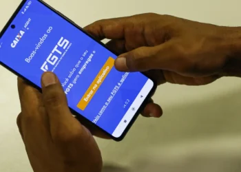 STF reafirma correção do FGTS pelo IPCA, afasta a TR e mantém veto ao pagamento retroativo; novo cálculo vale apenas para depósitos futuros.