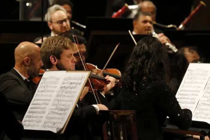 Orquestra da USP inicia pré-temporada 2026 com concertos gratuitos e repertório diverso, incluindo música afro-brasileira, clássicos e homenagens a compositores.