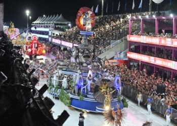 Carnaval de Vitória 2026 movimenta mais de R$ 45 milhões, gera 6 mil empregos e consolida a cidade como referência nacional em organização e cultura.