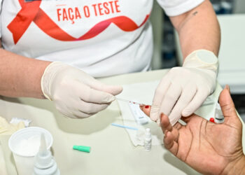 Secretaria de Saúde de Vitória prepara atendimento médico, fiscalização e ações de prevenção contra ISTs para garantir segurança dos foliões no Carnaval.