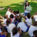 Cerca de 120 crianças participam de programação ambiental em CMEI de Jardim da Penha, com atividades lúdicas sobre restinga, plantio e sustentabilidade.