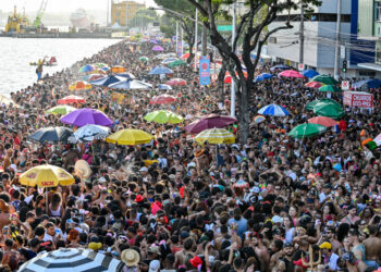Circuito da Folia 2026 em Vitória terá programação ampliada, trios comandados por mulheres e grandes shows no Sambão do Povo durante quatro dias de Carnaval.
