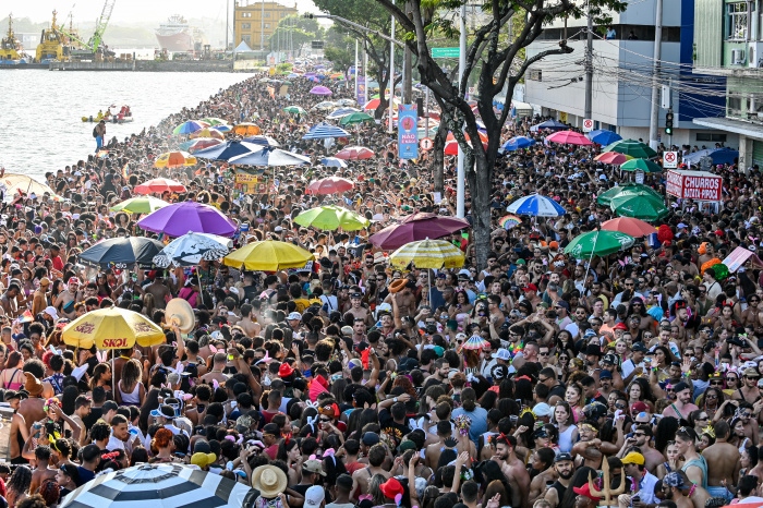 Circuito da Folia 2026 em Vitória terá programação ampliada, trios comandados por mulheres e grandes shows no Sambão do Povo durante quatro dias de Carnaval.