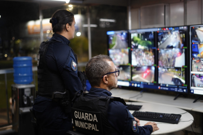 Vitória terá mais de 160 câmeras e reforço da Guarda Municipal para garantir segurança no Carnaval 2026, com monitoramento em tempo real no Centro.
